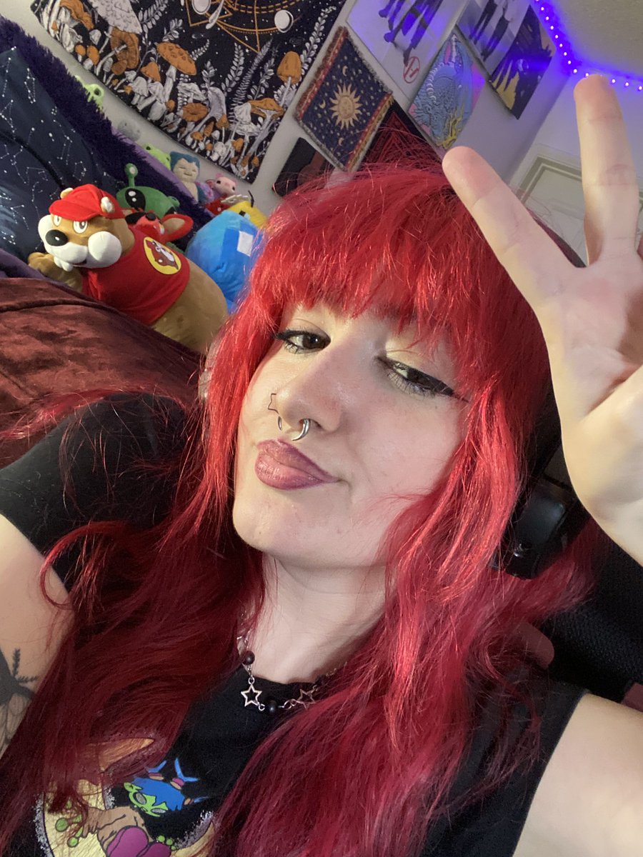 Moth 🛸✨ tweet media