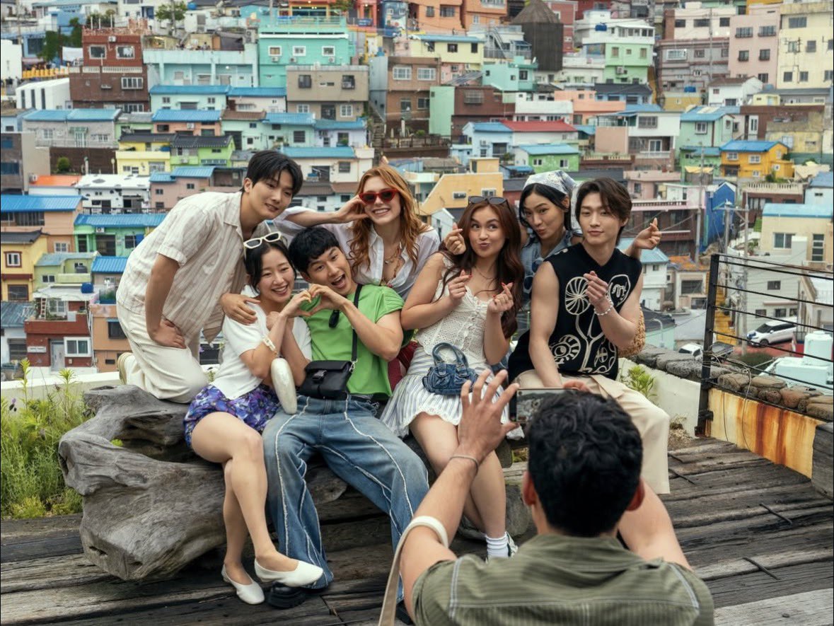 @.OfficialHailee posted: 

Finally so happy to announce that season 3 of Xo Kitty is coming out April 2nd! Mark your calendars!