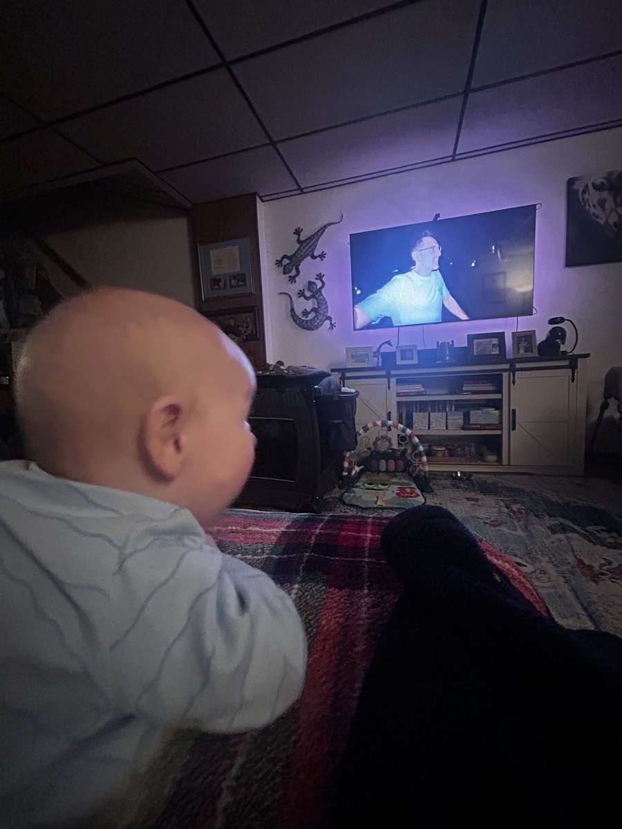 Altiairr's tweet photo. Just watching our favorite lizard hunter! @Syndicate We love lizards jet as much can you tell haha https://t.co/Zs11Q5386o