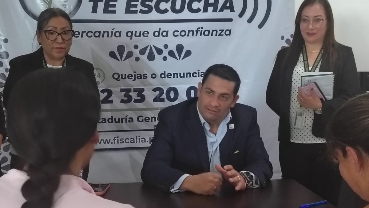 Este día Atlixco fue sede del programa 'La Fiscalía Te Escucha". El Doctor Fredy Erazo Juárez, Fiscal Especializado en Investigación de Delitos de Alta Incidencia, recibió a la ciudadanía y atendió una a una las inquietudes de cada persona. 
#FGE #CercaníaQueDaConfianza