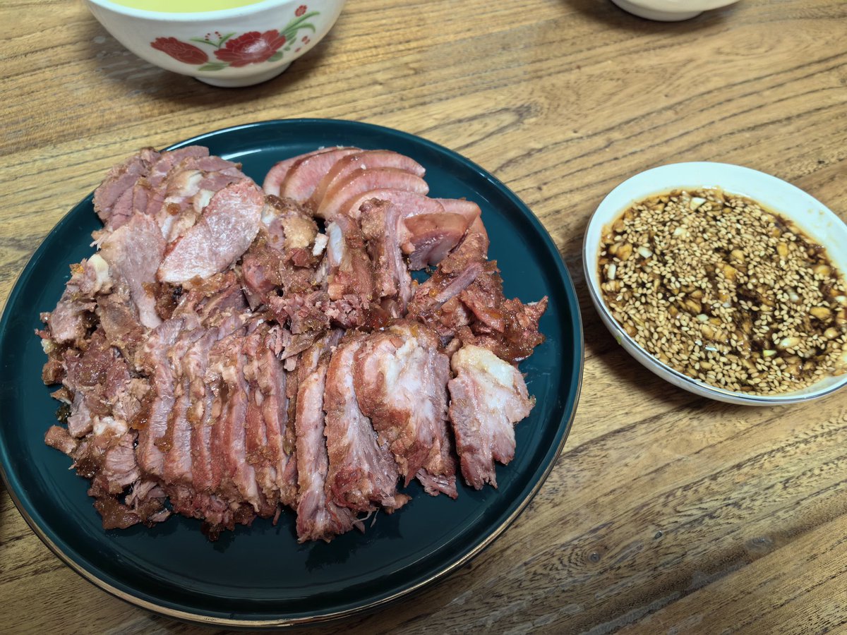 InPingyi's tweet photo. 这家熟食味道真不错，我决定了，这道菜入选年夜饭，哈哈哈
#中国年 
#年夜饭 https://t.co/dgEm9v8XDz