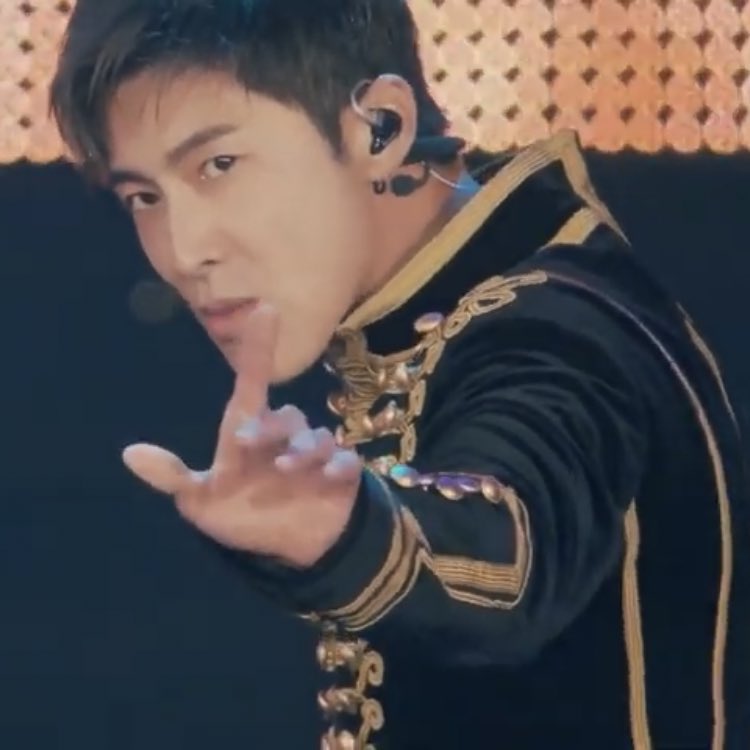 ユノおはよう☀️ 今日はお休み😊 久しぶりに朝から雨の日産LIVEのDVD