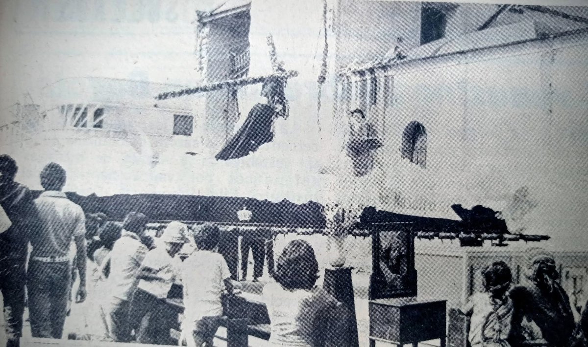 Procesión del 1er jueves de Cuaresma, se observa la iglesia de San José en ruinas después del terremoto del 4 de febrero 1976.
#lacalledondetuvives