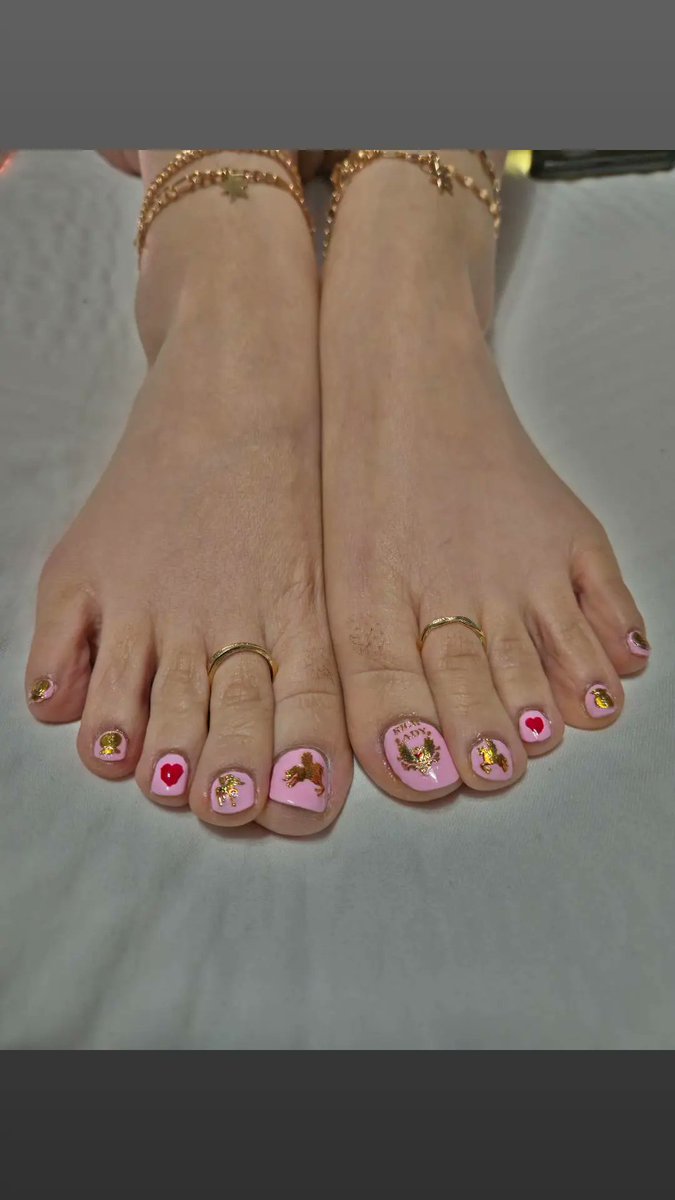 brattymichiko's tweet photo. Year of the Horse will be one of the greatest year🙏👍🤗
#prettyfeet #pedicure #japenesefeet #soles #toes #footfetish #asianfeet #asiansoles https://t.co/NtBNyGJwin