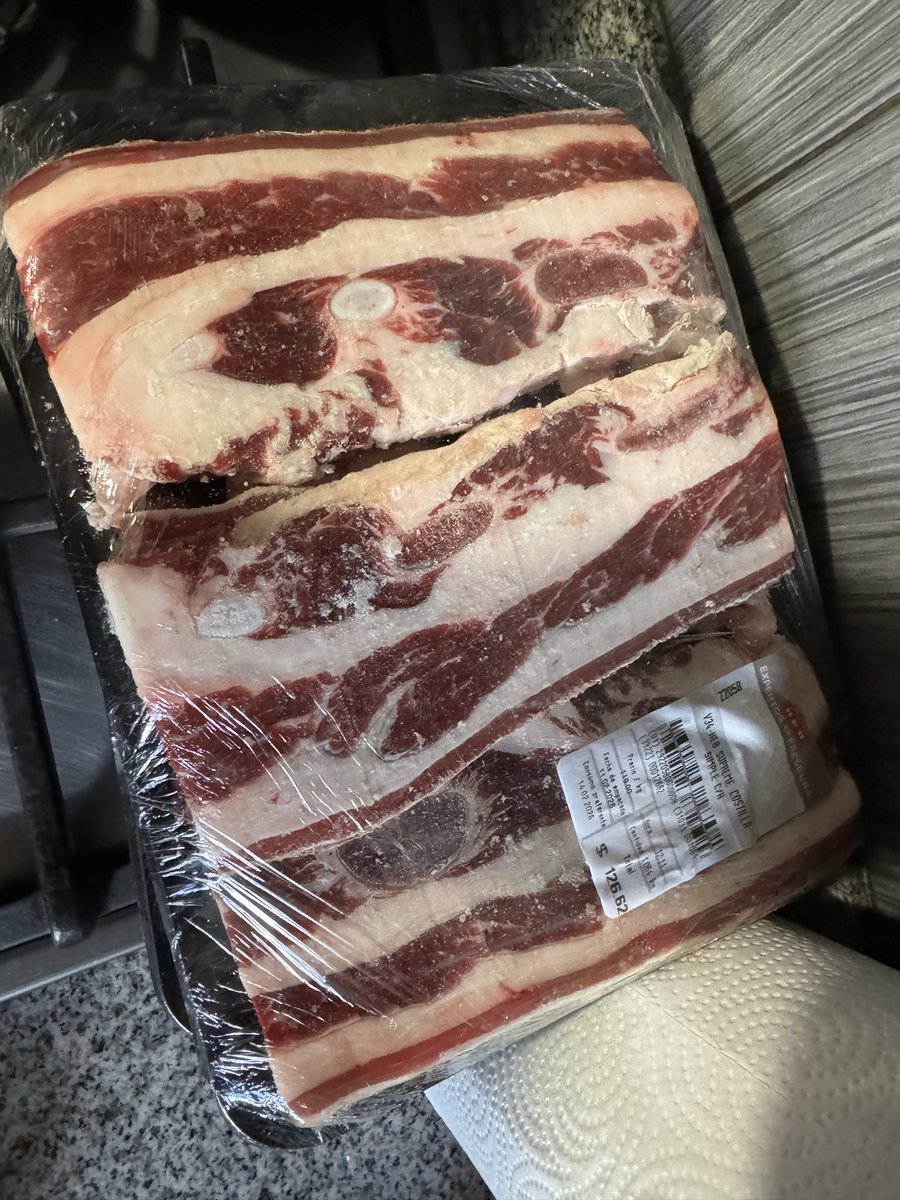 GomezLedezma's tweet photo. @HEB_mexico o la persona que se puso a seleccionar la carne se ensañó conmigo, o bajaron la calidad de su línea “supreme” trágicamente, jamás en mi vida vuelvo a usar su Pick &amp; Go, 4 kilos y toda venía igual. @HEB https://t.co/OWeW5TPXLX