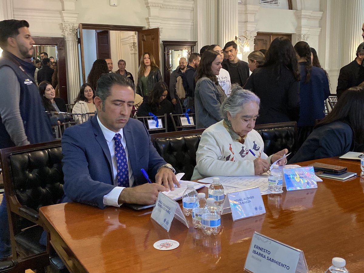 Hoy en Cabildo, trabajando con el corazón por las y los chihuahuenses. 
Cada decisión, cada acción, es por un Chihuahua más justo, más seguro y más próspero para todos. 

#ChihuahuaParaTodos #MiguelRiggs #Morena #Chihuahua #RiggsContigo