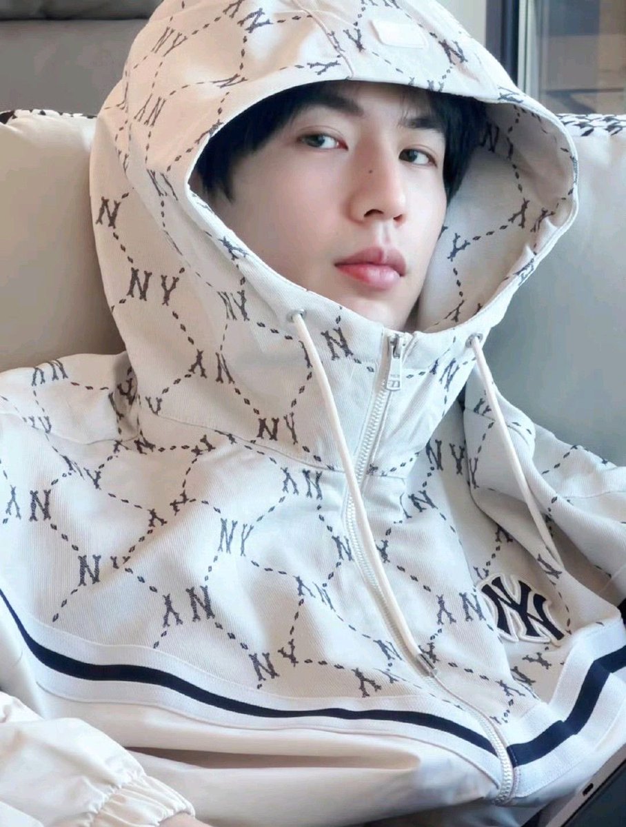 ㅤ

            gldnluxe.⠀
            ☕️☀️🤍
            Good morning! Ano breakfast niyo? Yung
            nasa right yung breakfast ko eh. Jk!

ㅤ