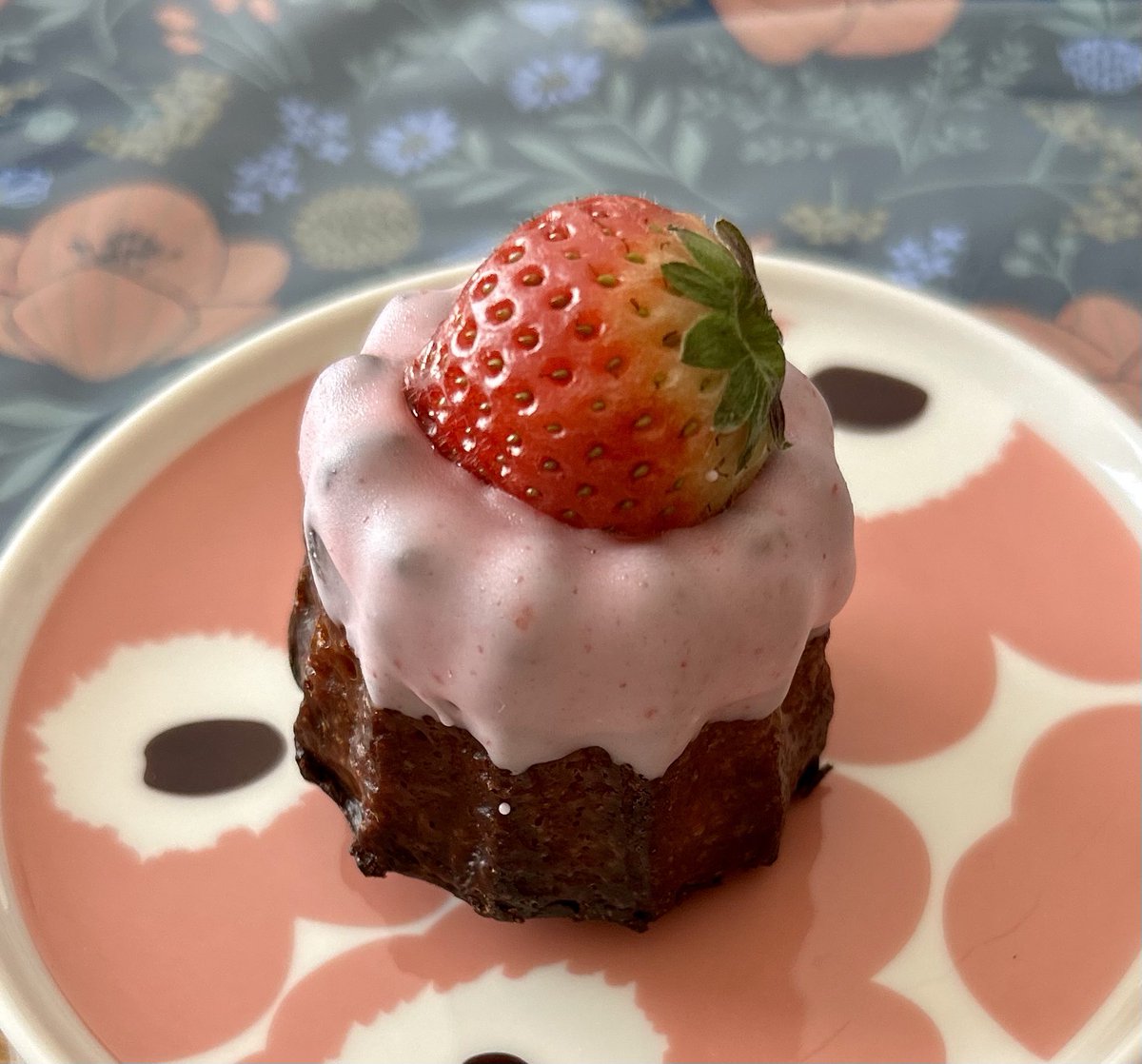 gohan_maze2's tweet photo. 東陽町の🎀リボンパン
に匹敵するビジュアル⟡˖·
北海道展にて🍓🍓🍓 https://t.co/JBNEAOM35E
