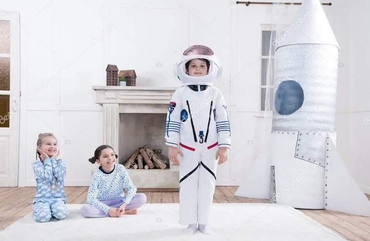 Mientras que los varoncitos juegan a ser astronautas, las niñas juegan con sus muñecas. El círculo se retroalimenta de una manera tan silenciosa como perversa. En el "Día Internacional de la Mujer y la Niña en la Ciencia" rompamos estereotipos. Mismas oportunidades para todos.