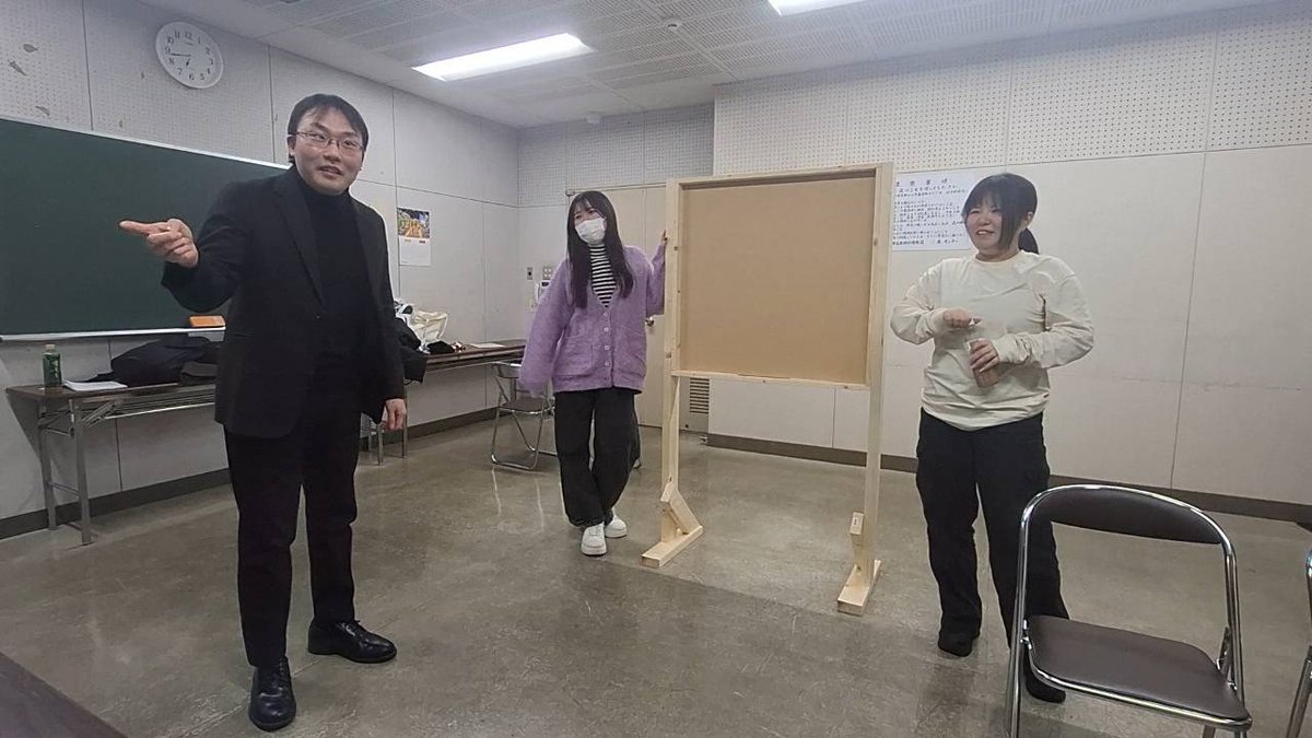 昨日は通し稽古をしました！
そして通し前に山上さんにドッキリをしました！めちゃくちゃ良いシーンに訳分からん変更をかけるという…笑
しのはらさんはいい役者です…笑わずにやり切ってくれました…笑
お写真はネタばらしの後です。ほんと通し前にいい感じに肩の力抜けました(*´艸`)
 #ステーション