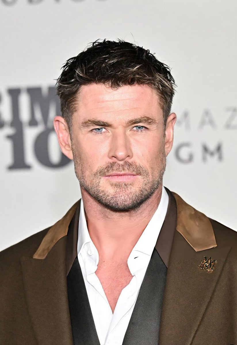 Chris Hemsworth Fan tweet media