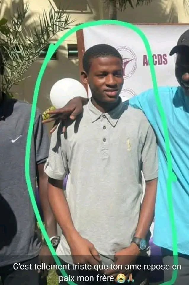 Yalla nako borom bi yeureum.
Yalla nako borom bi teiro yeurmandei.
Yalla nako borom bi tabbil aljannah
Bi djahi Taha aleyhi Salam.
Yalla na borom bi def thi kholou ay mbokkam mougn.

Allahouma Salli Ala Rassoulillah Saws