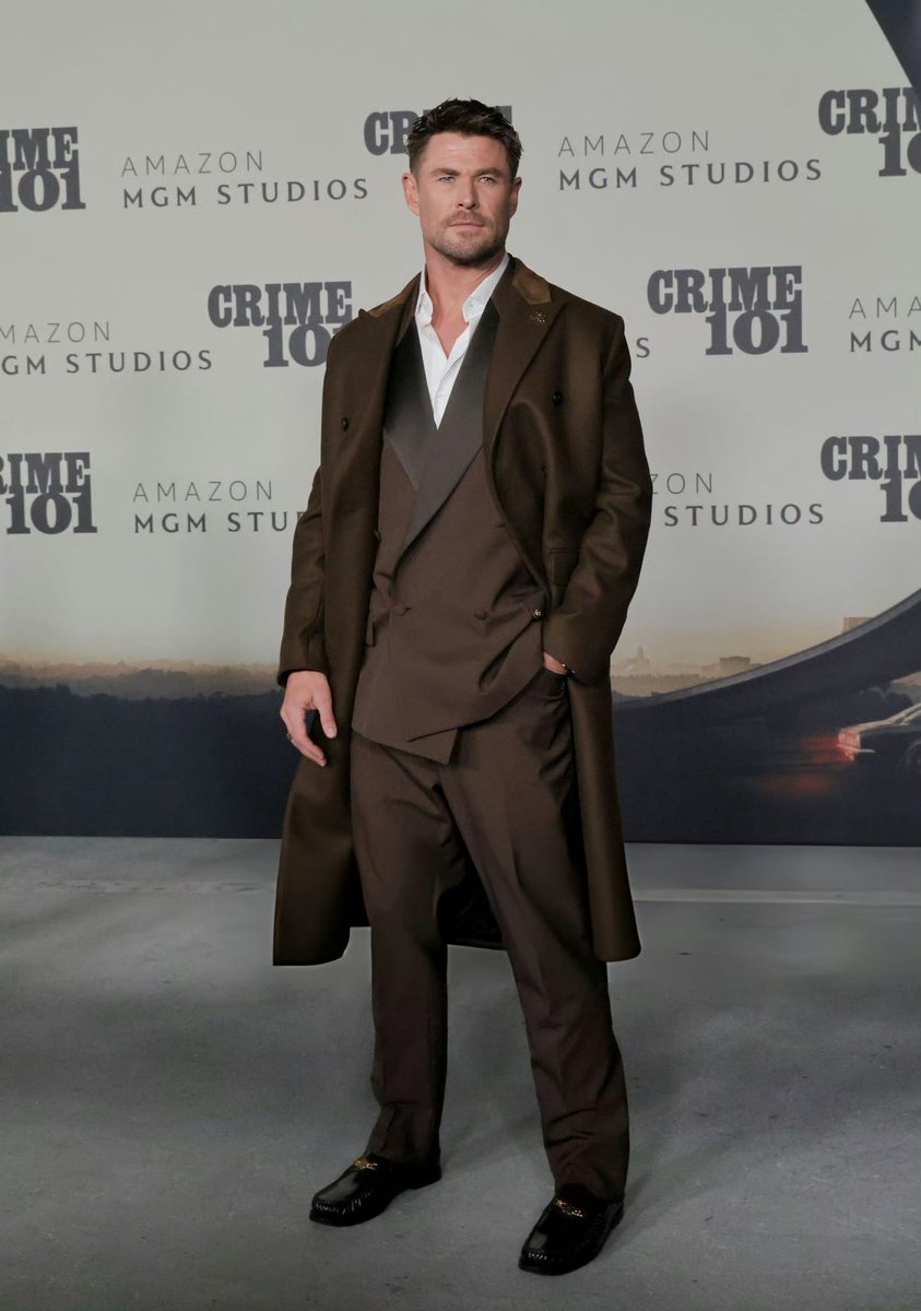 Chris Hemsworth Fan tweet media