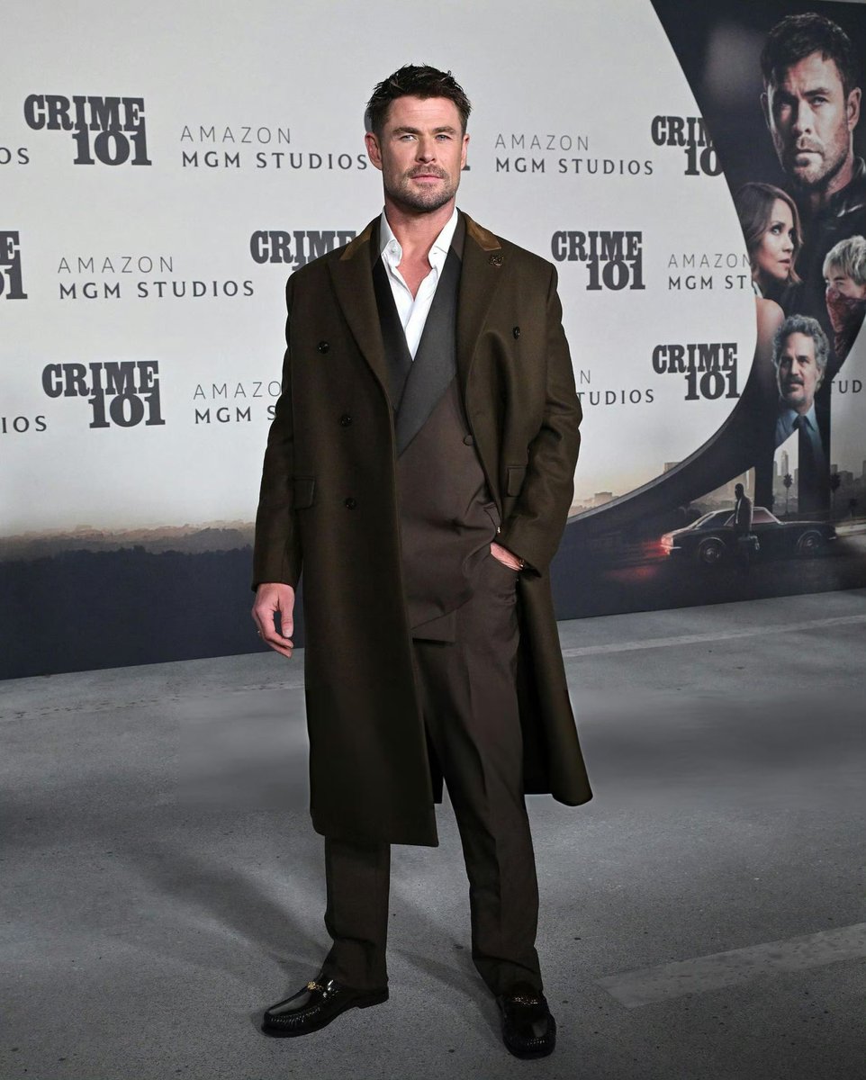 Chris Hemsworth Fan tweet media