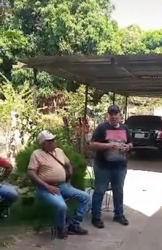 En CALABOZO, GUARICO, Sector LA TRINIDAD... Conversatorio con la comunidad orientando nuestro esfuerzo en la búsqueda de una Venezuela libre y democrática. AD en Resistencia está con la gente!