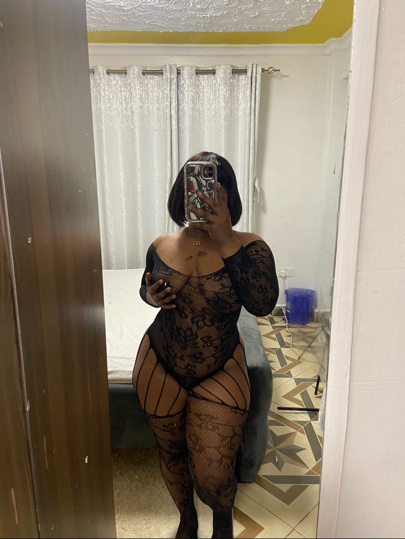 TierraSpade's tweet photo. Can suck and fuck u like this 😩 https://t.co/LFfLxJgs3K