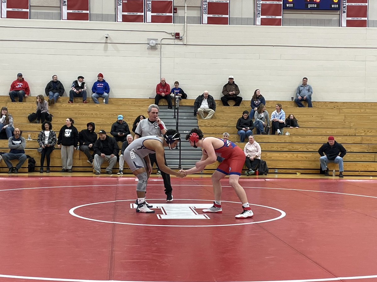 No luck for Cam, <a href="/TMHS_Athletics/">TMHS Athletics</a> lead 33-15. Aiden McLaine on the mat at 175 for the Redmen.