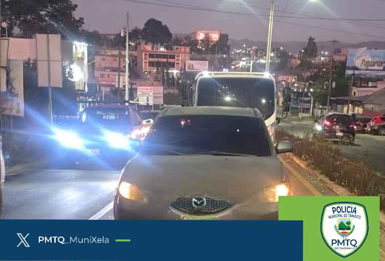 🚨Reporte de tránsito
Automóvil  con falla mecánica sobre la 33 avenida y Periferico, zona 8, #Quetzaltenango.

👮‍♂️Personal ya se encuentra en el lugar trabajando para liberar la vía a la brevedad.

Se recomienda conducir con precaución.