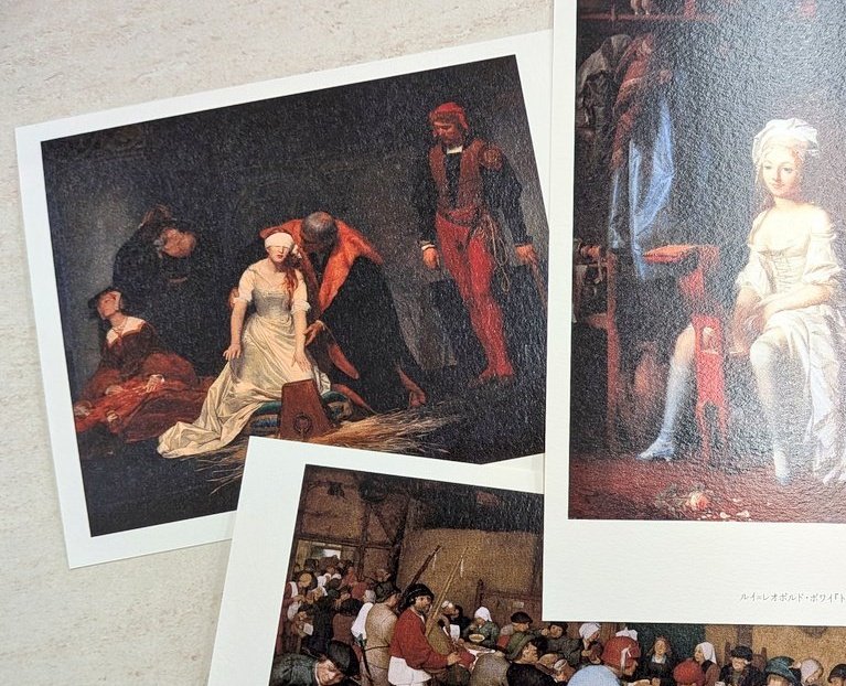 1554年2月12日、イングランド女王ジェーン・グレイが倫敦塔において処刑。英史上初の女王として即位したが、わずか9日でメアリー1世によって廃位されたため「九日間の女王」とも呼ばれた…特典のうち1枚はドラローシュによるかの場面の絵画のポスカです。

#名画でわかるヨーロッパの24時間