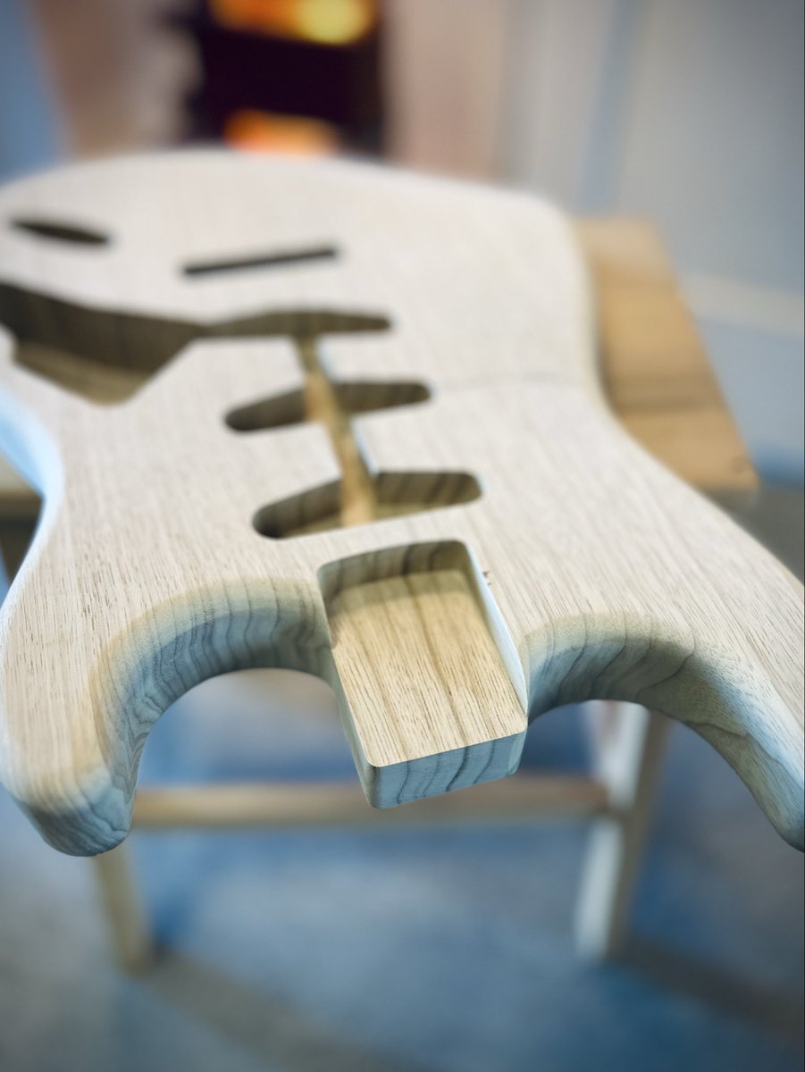 zukah51's tweet photo. kingsguitar
今年は僅かですが市場に出す事
私の小さな冒険です
1ピースコリーナボディ
私の61年のストラトボディを細密にスキャンしてトレースしたボディです今迄はプロの方に供給させて頂きそのレスポンスを反映したより良い
ギターを製作して行く所存です
ご興味のある方は宜しくご検討
下さい https://t.co/2FTl6XfAYq