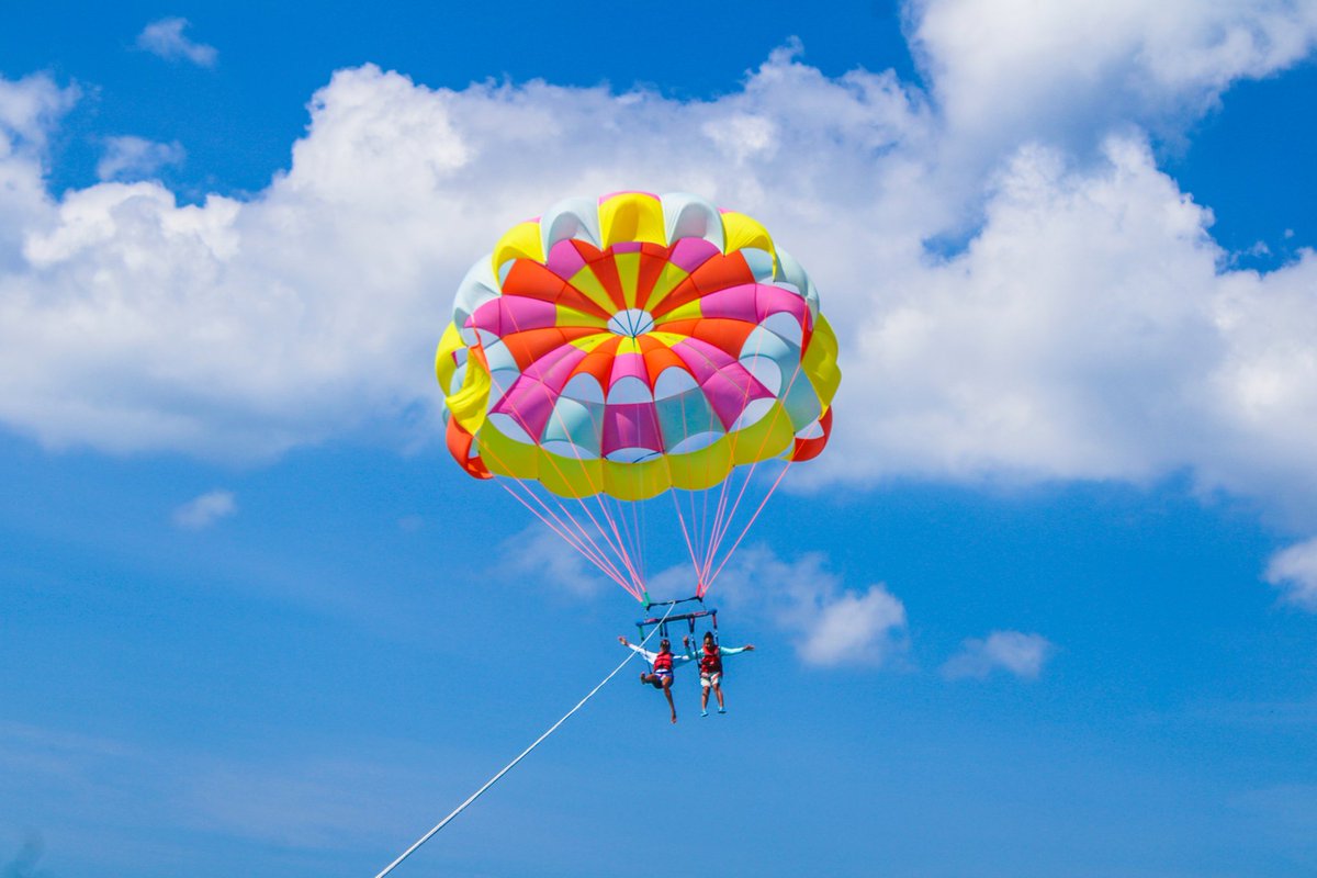 AruBAE bucketlist! 🥰💕

Sun on your face
Wind in your hair
Happiness in your heart

🌐skyviewwatersports.com
#aruba #vacation #parasailing