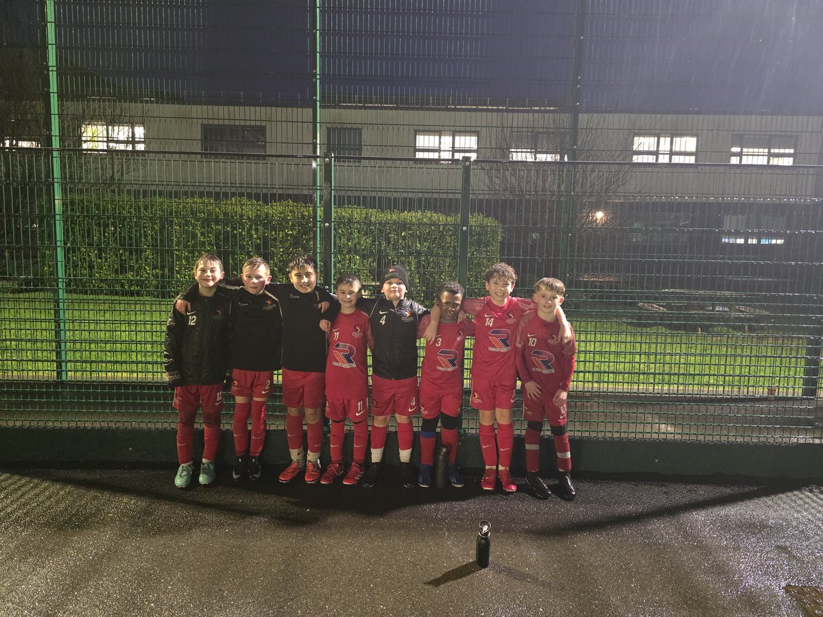 MapKings7s's tweet image. Great training session tonight by these ballers. Work hard, play hard, whatever the weather. Onwards &amp;amp; Upwards.
🤍❤️BLIEARMY❤️🤍
@mapfootball
@WCR_Ltd
@RoofingRegal