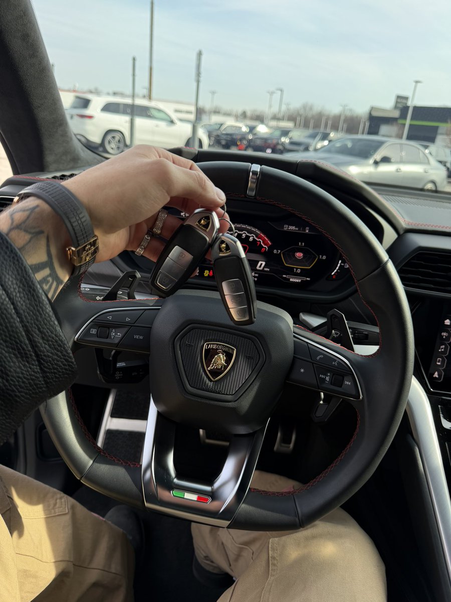 BOUGHT MY FIRST LAMBORGHINI AT 22 🇭🇳
Im just an immigrant kid that moved to the US 11 years ago with a HUGE dream. All Glory To God