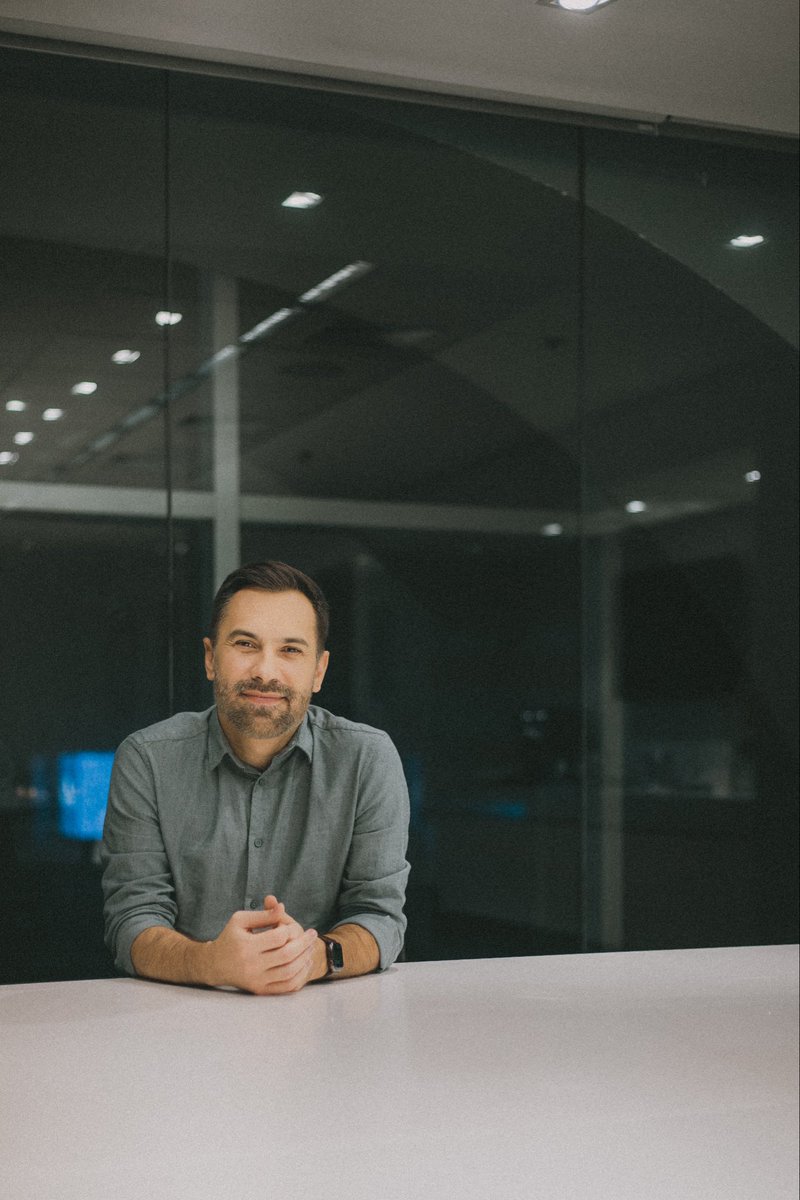marcoamendes's tweet photo. Sequência de expressões direto da sala de reuniões da firma. Amo o olhar do meu amigo Fabiano Scheck 📸🌃 https://t.co/dNDq2VLTM2