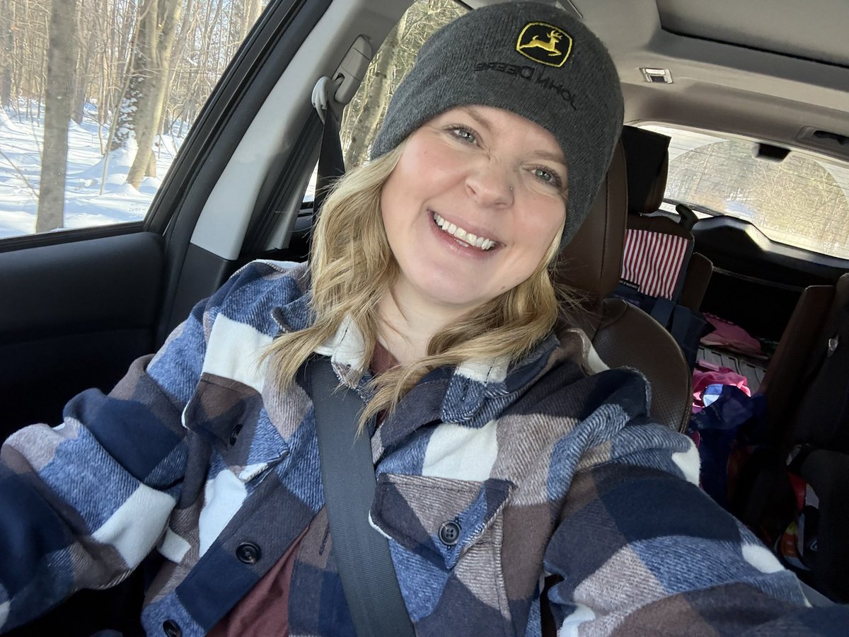 Do you like my winter style?! 
I cannot wait for spring! ☀️ What’s your favorite season???