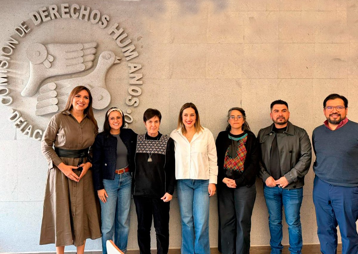 Con el fin de fortalecer la agenda de #DDHH, Presidenta de #CDHCM, Dolores González Saravia, y su equipo, sostuvieron encuentro con el grupo parlamentario del <a href="/partidodeltra11/">partidodeltrabajocdmx</a>, en el marco de las reuniones con todas las fracciones del <a href="/Congreso_CdMex/">Congreso de la Ciudad de México</a>.