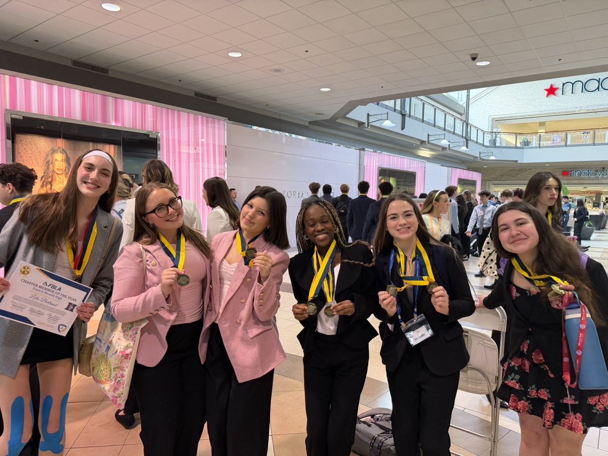FHHSFBLA's tweet photo. We are so incredibly proud of our Howell FBLA district competitors! Thank you everyone that helped make this possible. Your support means so much. Congrats to all of the hardworking students! We are excited for State Competition in April! https://t.co/MFmmPdvTGE