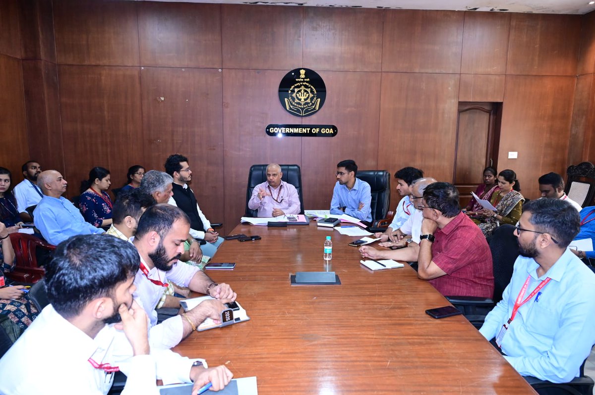 dip_goa's tweet photo. Shri Sandip Jacques, IAS, Electoral Roll Observer appointed by the Election Commission of India, undertook his 3rd visit as Electoral Roll Observer to North #Goa District in connection with the Special Intensive Revision of Electoral Rolls. 

The meeting was attended by representatives of recognized political parties, the District Election Officer (DEO), Electoral Registration Officers (EROs), and Assistant Electoral Registration Officers (AEROs).