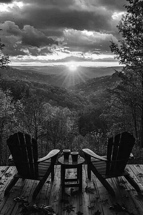 DF93201's tweet photo. Happy #FridayEve and a very #GoodMorningXFriends in the #5amwritersclub & #EarlyRisersClub π
After a great night under the lights β½οΈ today, thoughts turn to the weekend and a week's sunshine in #Maderia next week πβοΈ
The #morningcoffee βοΈ & good day ahead for us all π«Ά https://t.co/r2AyVc3Czm