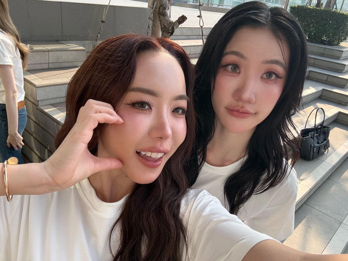 ตะวันระฟ้าจะมาจริงๆแล้วค่าา🌇🤍
 ขอบคุณทุกคนที่มาหากันวันนี้นะคะ  ถึงแดดจะจ้าแต่กำลังใจเต็มเปี่ยมเลยย

MY ONLY SUNSHINE WORSHIP 
#บวงสรวงซีรีส์ตะวันระฟ้า