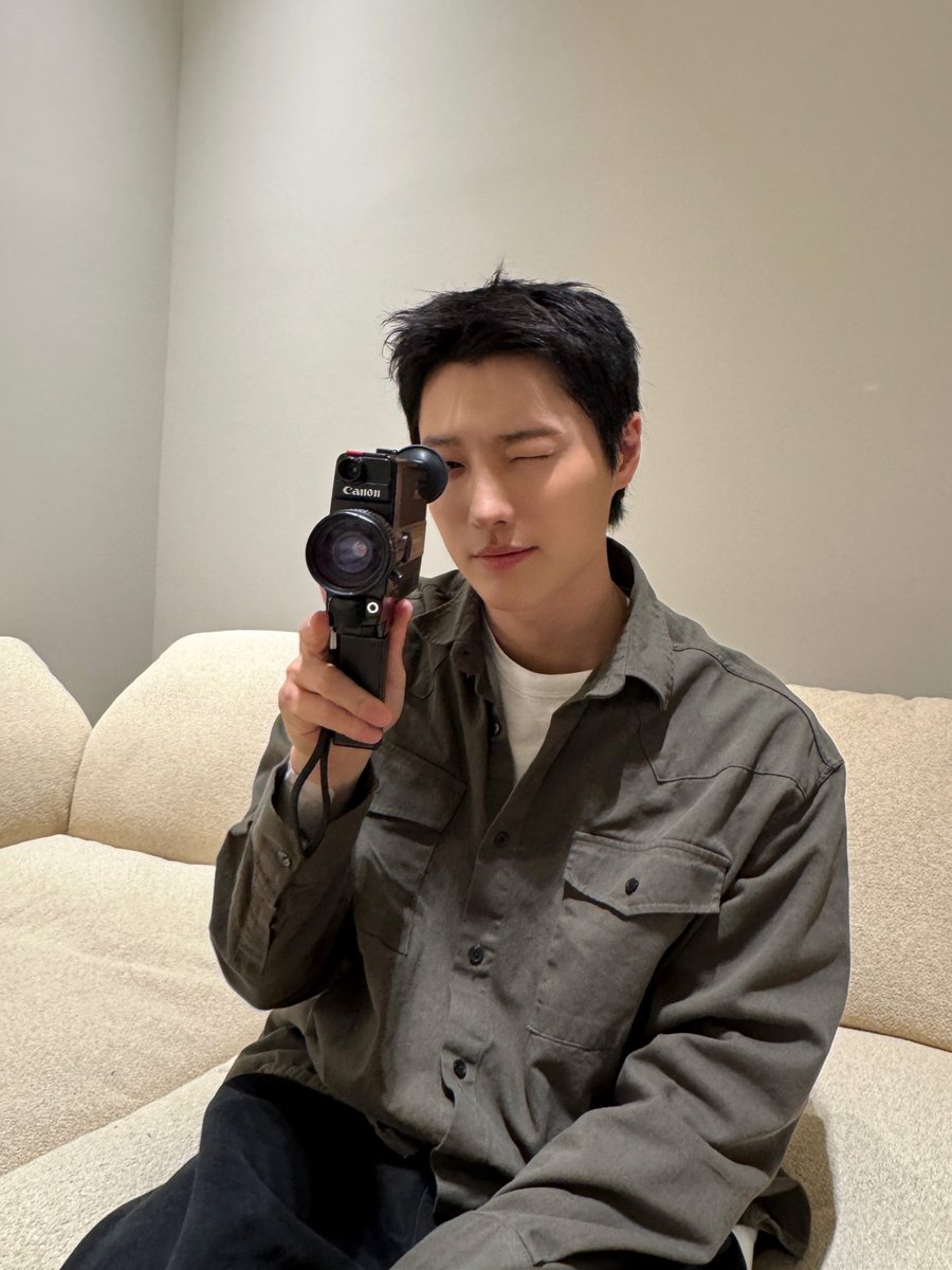 [📷]
260212 레코드 딜리버리

띵동🔔 
무즈를 위한 소중한 신곡 'CINEMA' 라이브가 
배송 완료되었습니다💙

인수자 : 'CINEMA'를 기다려준 무즈🧡
운송장 번호 : 20260212

#WOODZ #우즈
#Record_Delivery #레코드딜리버리
