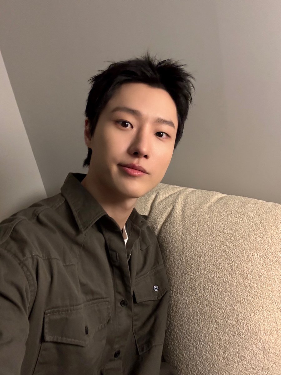 c_woodzofficial's tweet photo. [📷]
260212 레코드 딜리버리

띵동🔔 
무즈를 위한 소중한 신곡 'CINEMA' 라이브가 
배송 완료되었습니다💙

인수자 : 'CINEMA'를 기다려준 무즈🧡
운송장 번호 : 20260212

#WOODZ #우즈
#Record_Delivery #레코드딜리버리 https://t.co/L2WN913Yo6
