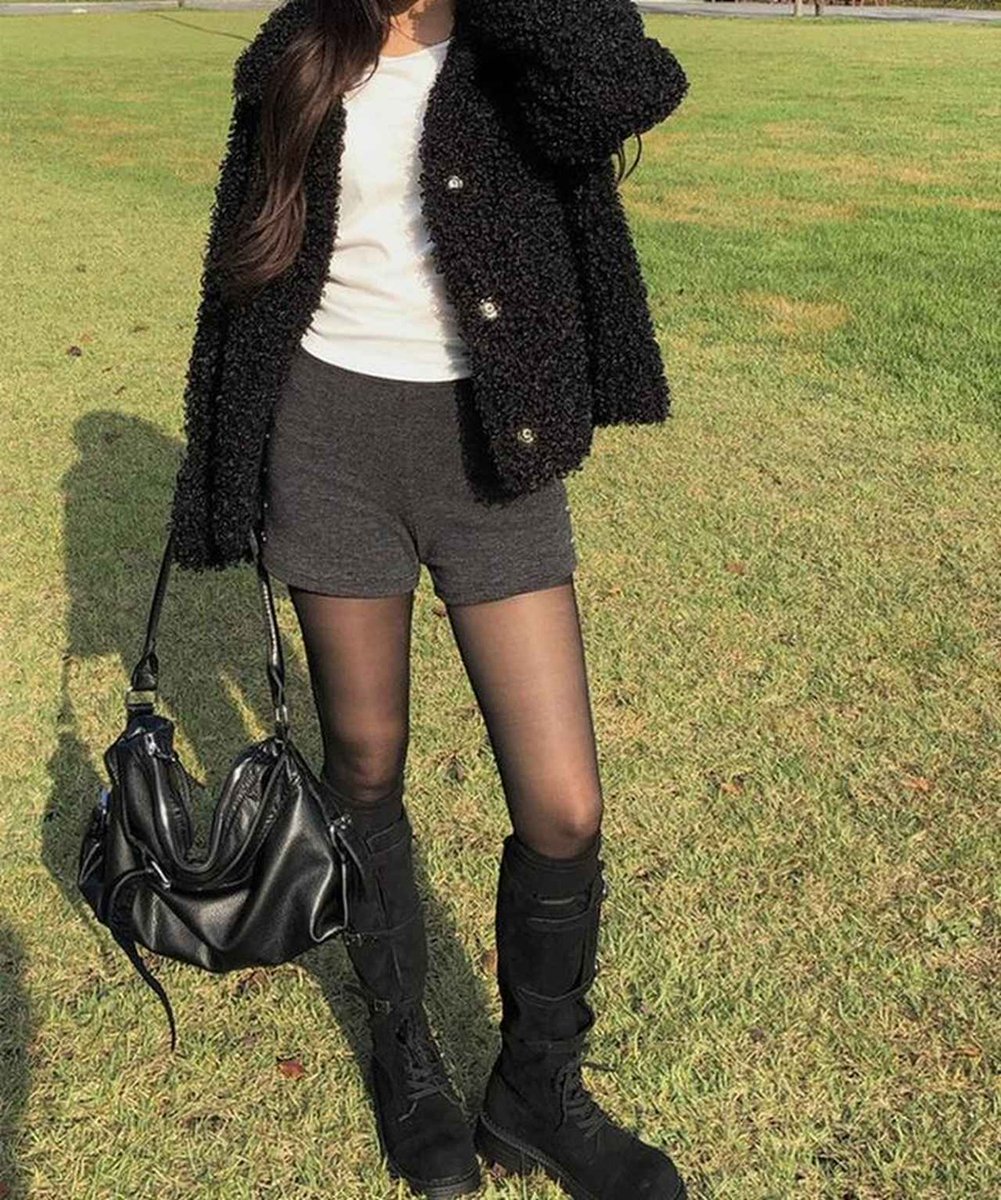 MediaCucu's tweet photo. 冬らしいオシャレ感！ #ショートパンツ もニットが可愛い♡

https://t.co/3zJJTJPZ70

#Qoo10 https://t.co/0UoqPfnFGq