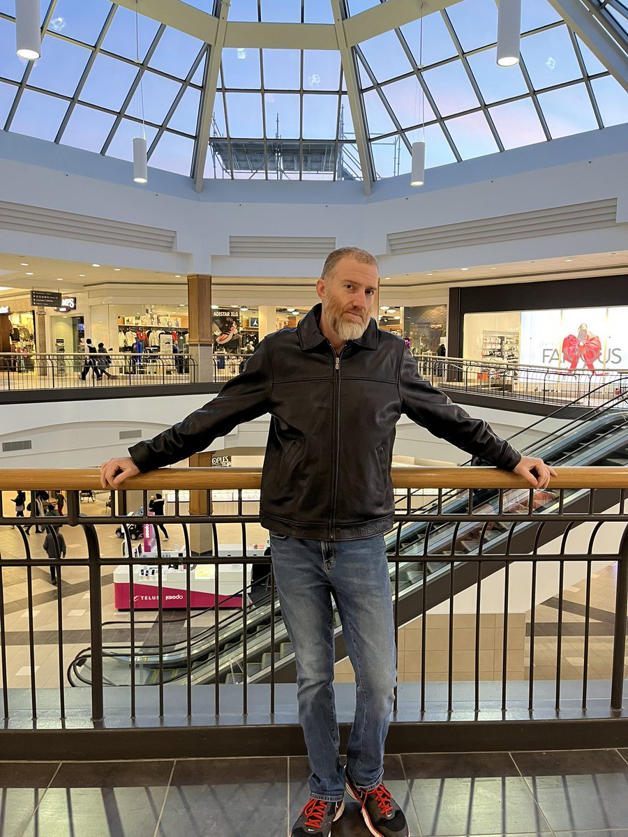 HarderKenni's tweet photo. Polo Park mall Winnipeg❤️ https://t.co/6Ms22sFdaE