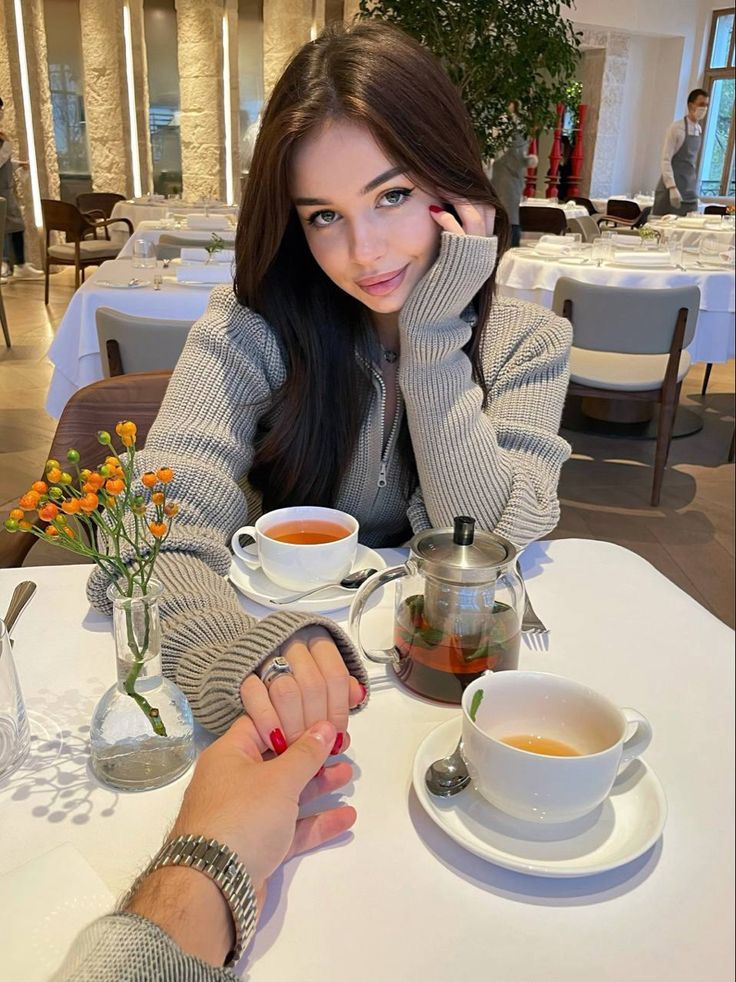 Ikcharles90's tweet photo. Which do you prefer for a first date with your lover? 

 Picnic date                      Restaurant date https://t.co/kBp4IEKMqs