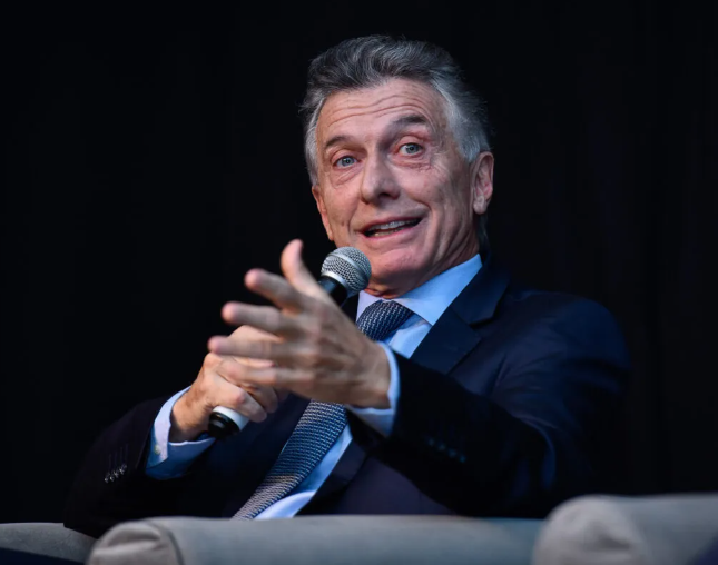 Ojo_Kritico's tweet photo. Mauricio arranca en Marzo su tour nacional. Ya tiene la información del "humor social" y "expectativas de la gente" con la gestión actual. Busca fortalecer el PRO y ya prepara 2 opciones que van a romper el esquema político nacional. Abrazo https://t.co/nNeicZD97C