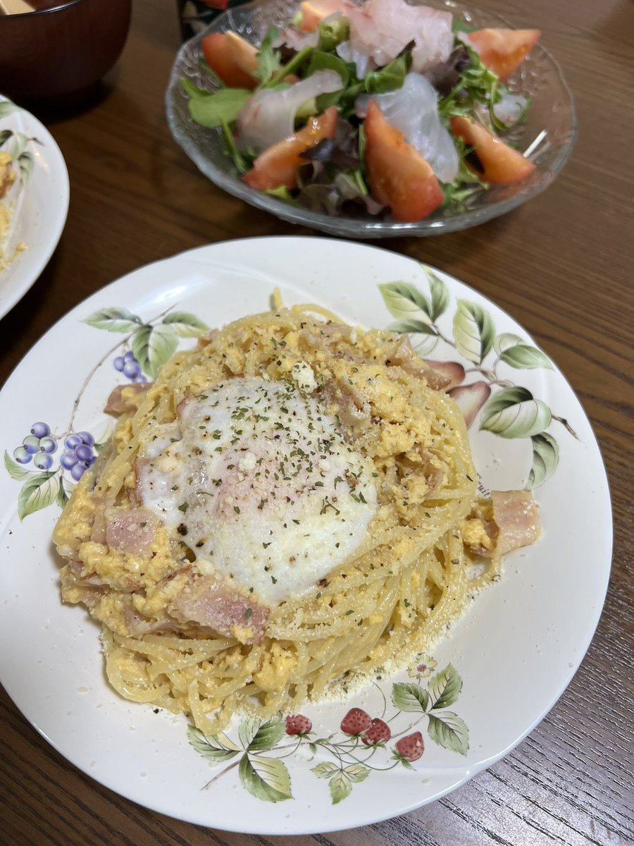 Tatuya4011's tweet photo. 初のカルボナーラ！卵がスクランブルエッグみたいになったけどまあまあいい感じでしょう！ https://t.co/k8H0TjPHh1