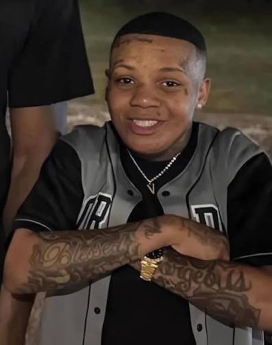 RoyIsThaTruth's tweet photo. Glorilla’s sister has allegedly been shot 6x in the back and hand 😳She’s currently in critical condition due to a drive by shooting 

Pray for Big Glo &amp; her Sister 🙏🏽🙏🏽 https://t.co/6beZzrWEsQ