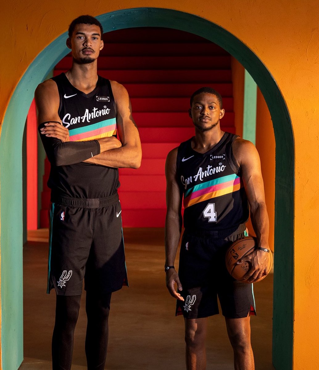 TheHoopCentral's tweet photo. The Spurs have now won 6 straight games —

This team is elite. 🔥 https://t.co/jRbcH8tH51