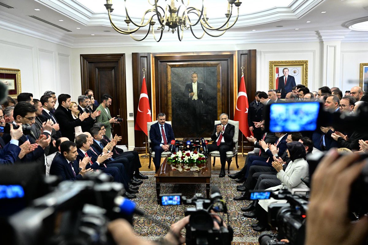 Cumhurbaşkanımız Sayın Recep Tayyip Erdoğan’ın tensipleriyle İçişleri Bakanlığı görevime başladım. 

Milletimizin duası ve teşkilatımızın gücüyle ülkemizin huzur ve güvenliği için canla başla çalışacağız. 

Sayın Ali Yerlikaya Bakanımıza emekleri için gönülden teşekkür ediyorum.