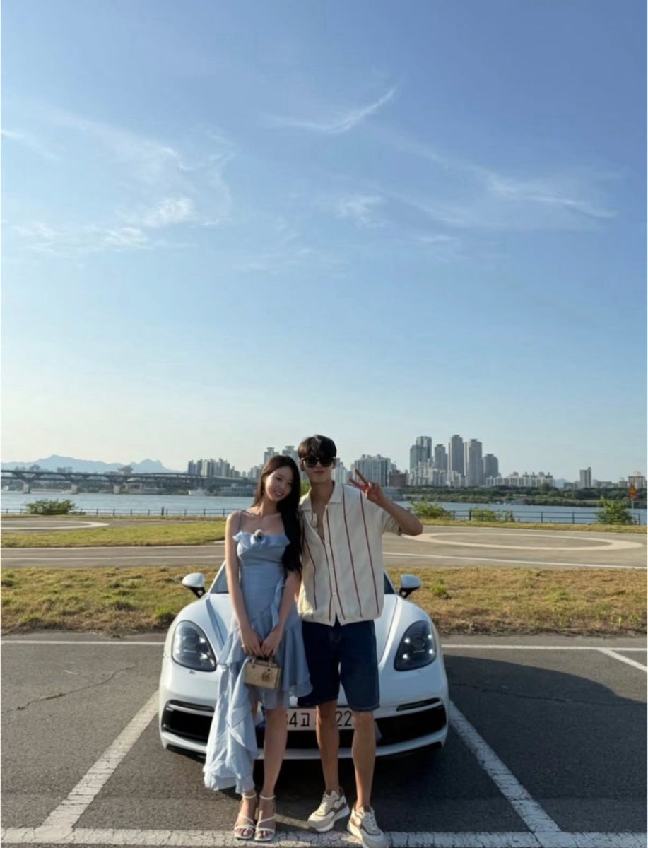 favmultichic's tweet photo. Subeen only posting individual photos with Heesun on his instagram account. Damn, he is so down bad 😩✊🏻

#SinglesInferno5 https://t.co/vvryLuVIy2