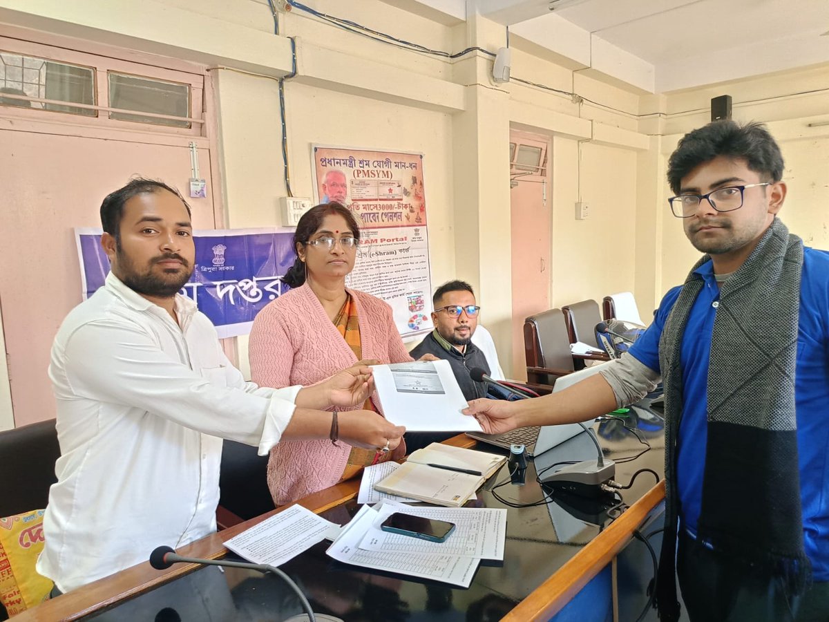 SULMTRIPURA's tweet photo. Special Registration Drive conducted under PM-SYM &amp; NPS Traders Scheme by CMMUs in collaboration with the Labour Department to expand social security coverage for urban workers and small traders.

#PMSYM #NPSTraders #SocialSecurity #UrbanLivelihoods #FinancialInclusion https://t.co/aJ2ttbl7ak