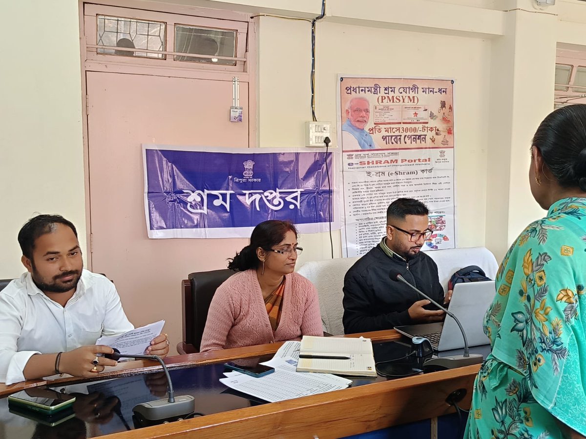 SULMTRIPURA's tweet photo. Special Registration Drive conducted under PM-SYM &amp; NPS Traders Scheme by CMMUs in collaboration with the Labour Department to expand social security coverage for urban workers and small traders.

#PMSYM #NPSTraders #SocialSecurity #UrbanLivelihoods #FinancialInclusion https://t.co/aJ2ttbl7ak