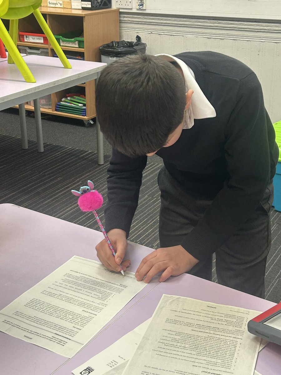 AnnetteStreetPS's tweet photo. Exciting times! P7 learners wiping old iPads and signing the acceptable use contract for their new ones #digital #RRS https://t.co/MIIuwzWb17