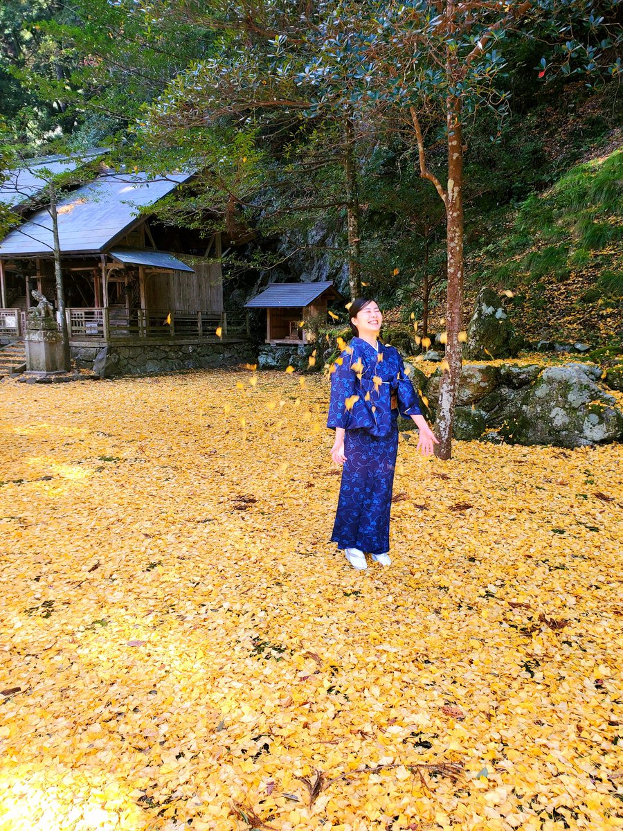 camelliakyoto's tweet photo. 9) September (九月) = Nagatsuki (長月 'The Long Month')
10) October (十月) = Kannazuki or Kaminazuki (神無月 'Month of the Gods')
11) November (十一月) = Shimotsuki (霜月 'Month of Frost')
12) December (十二月) = Shiwasu (師走 'Priests Running')
#Japan #Kyoto #traditionalcalendar https://t.co/MPRD2U3U9p