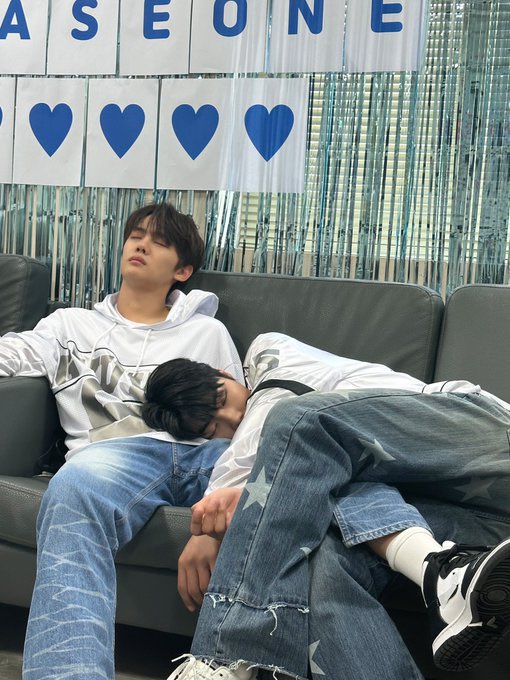 gaeteolzdaily's tweet photo. from relying to each other during bopeul, earning the name gaeteolz because you both just have some much energy and love to share, both parents are really close, often eat meat together, late night walk, gym buddies, both send each other goofy photos of themselves, call eo jagiya, gunwook purposely not turning off gyuvin’s call eventho his phone is on dnd mode, gyuvin’s fell asleep while talking to gunwook eventho he got insomnia lately, have matching ring and bracelet, often share clothes, late night talk until morning etc. gaeteolz your bond is so precious 🥹🩵💙